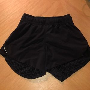 Lululemon Black Shorts / Size 4 (x-small)